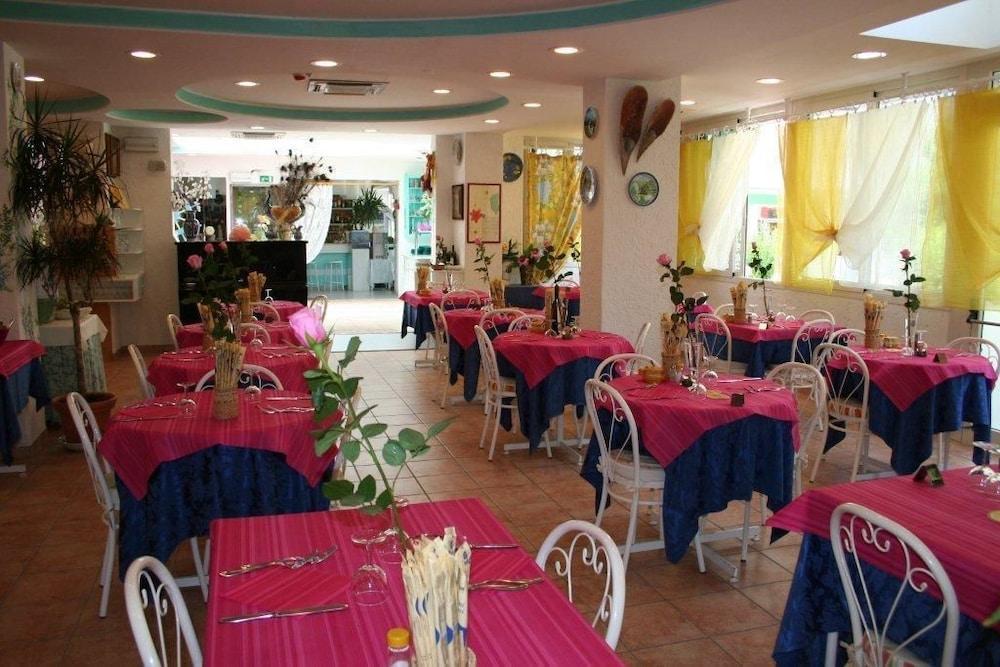 Hotel Marconi Cattolica Extérieur photo