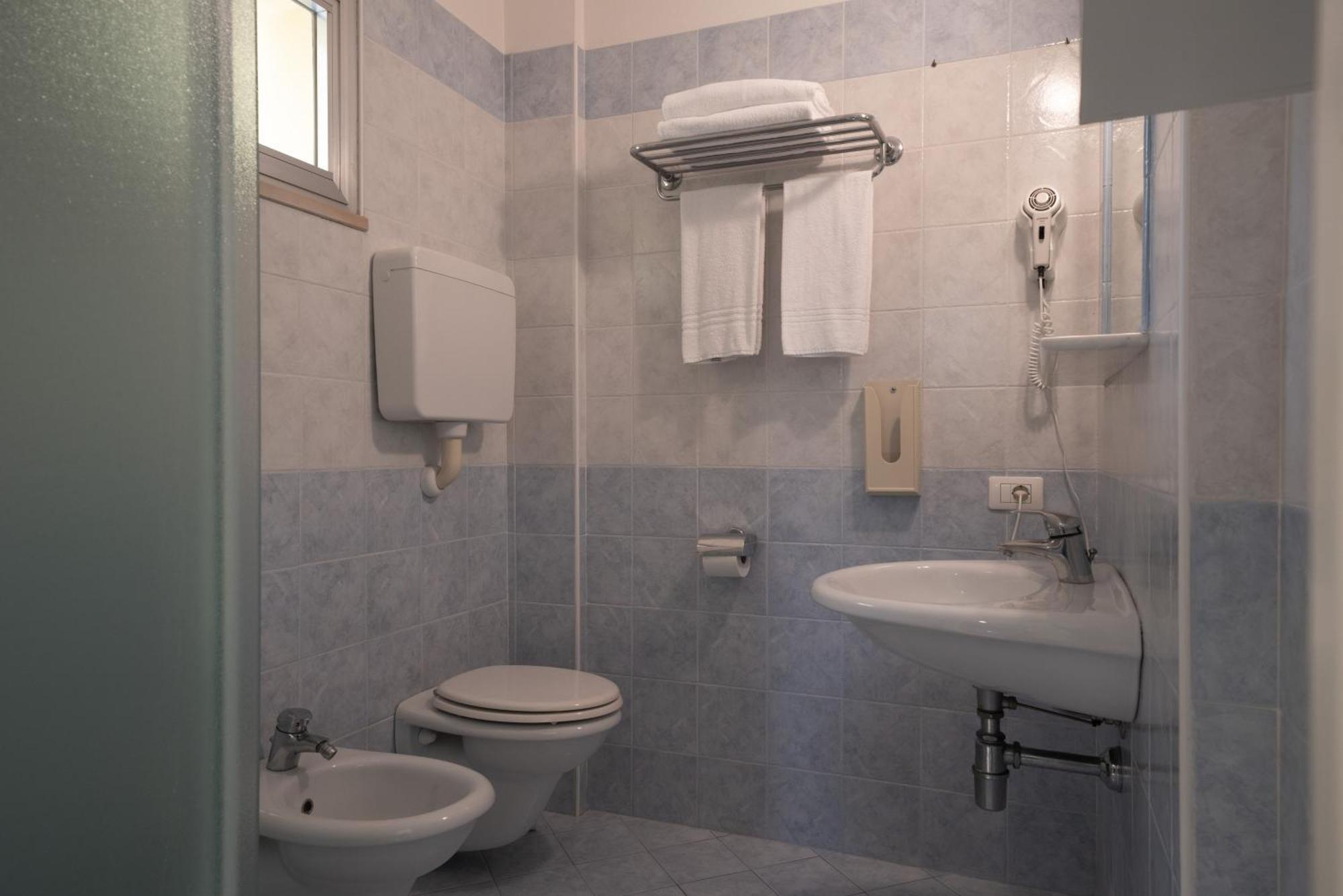 Hotel Marconi Cattolica Extérieur photo